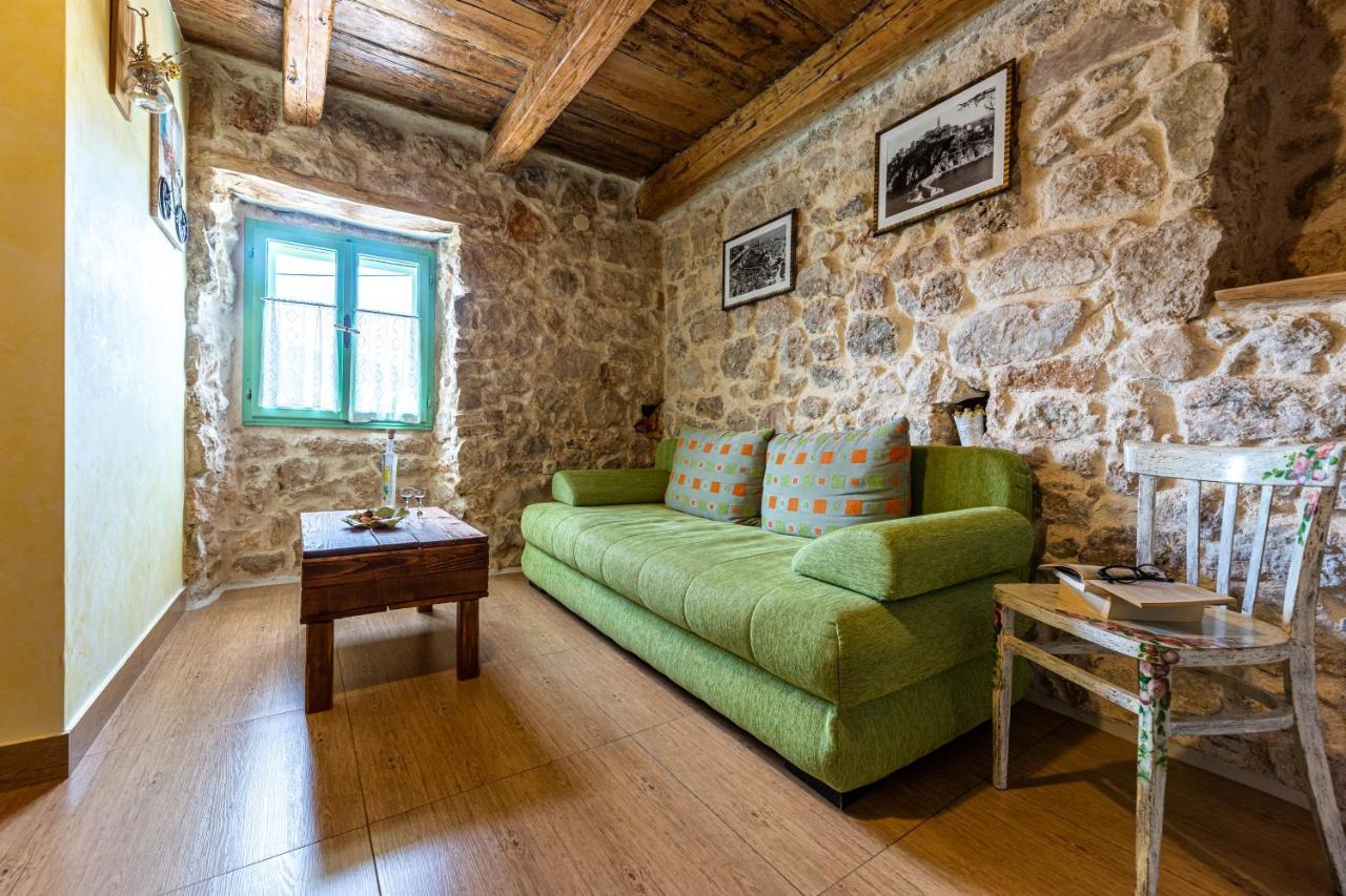 Parona Holiday Home เวอร์บนิค ภายนอก รูปภาพ